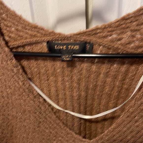 Sweater - Picture 3 of 4